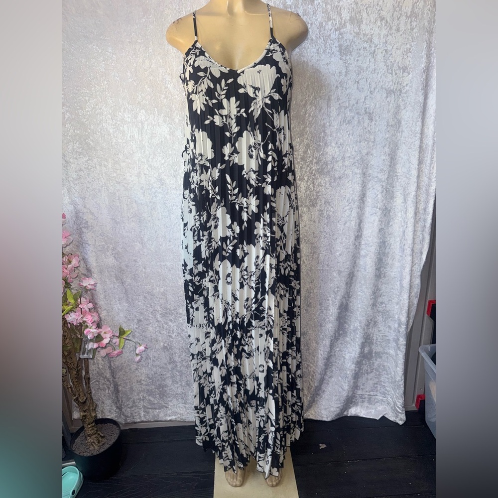 B Darlin Black and White Floral Pleated Maxi Dress